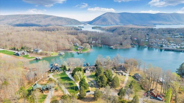 308 Pine DR, Huddleston, VA 24104