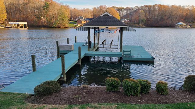 308 Pine DR, Huddleston, VA 24104