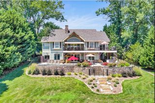 308 Pine DR, Huddleston, VA 24104