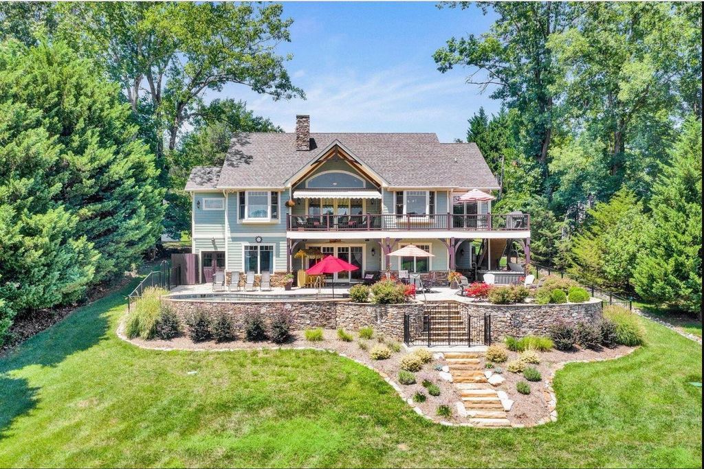308 Pine DR, Huddleston, VA 24104