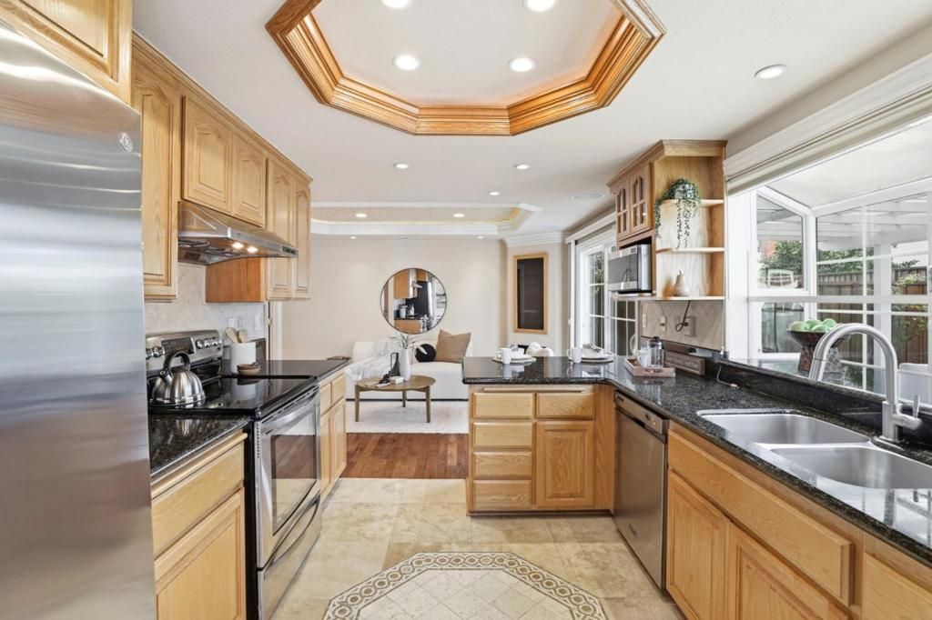 Image 10 of property listing at 5961 S Surf Court, San Jose, CA 95138