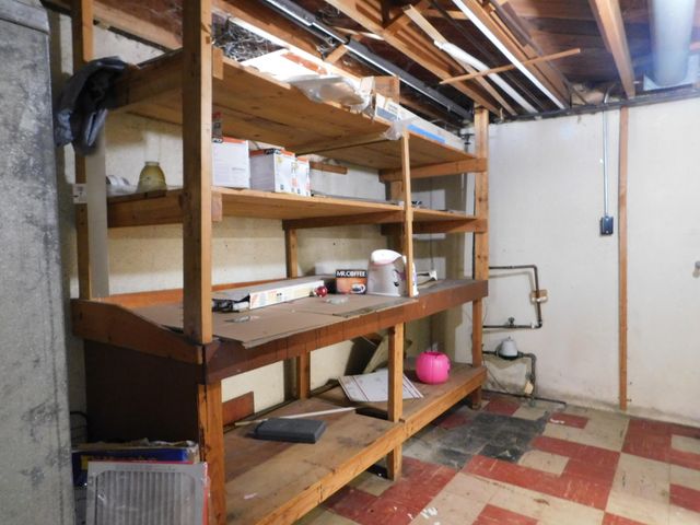 6936 Moccasin Street, Westland, MI 48185