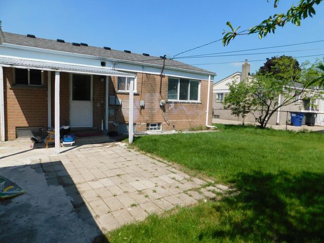 6936 Moccasin Street, Westland, MI 48185