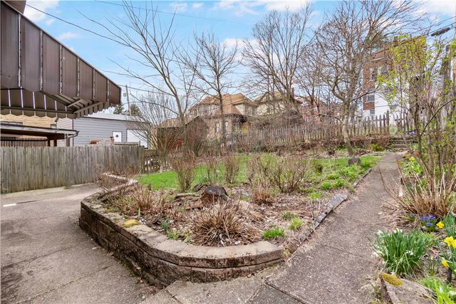1270 Clairhaven Street, Crafton Heights, PA 15205