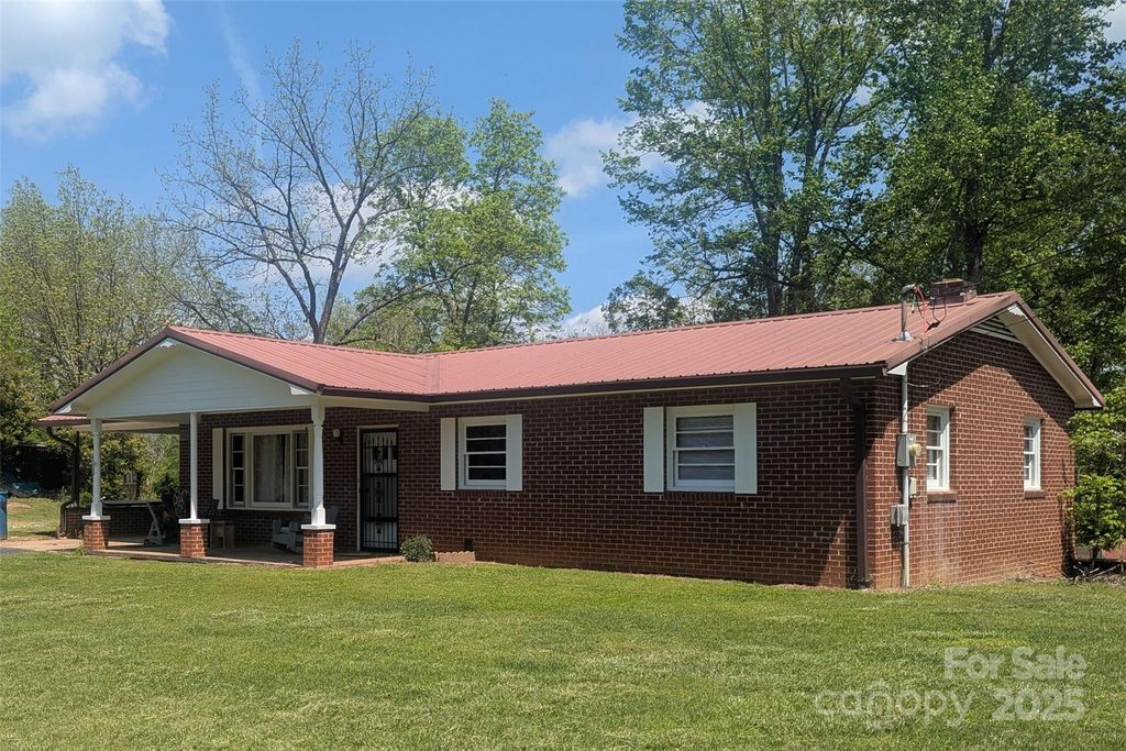 2645 Green Acres Street, Lenoir, NC 28645