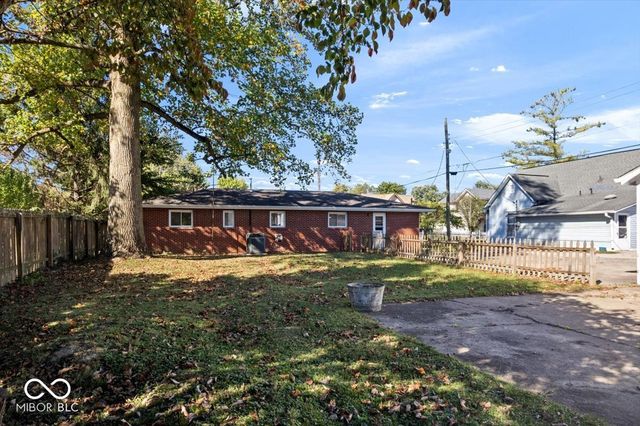 325 N Center Street, Plainfield, IN 46168