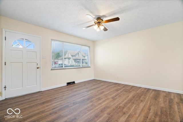 325 N Center Street, Plainfield, IN 46168