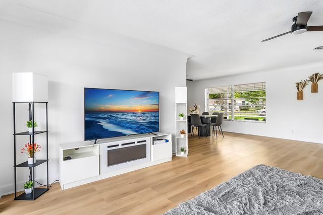 1250 SE 10TH Street, Deerfield Beach, FL 33441