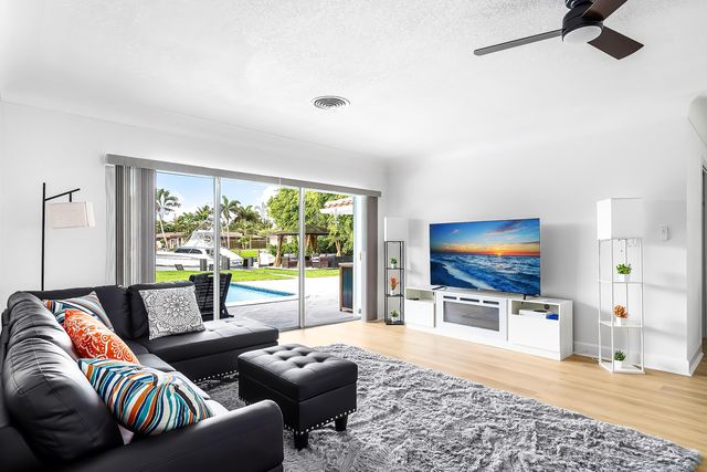 1250 SE 10TH Street, Deerfield Beach, FL 33441