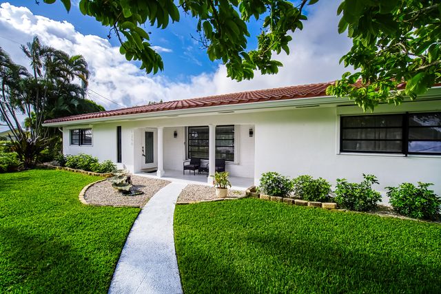 1250 SE 10TH Street, Deerfield Beach, FL 33441