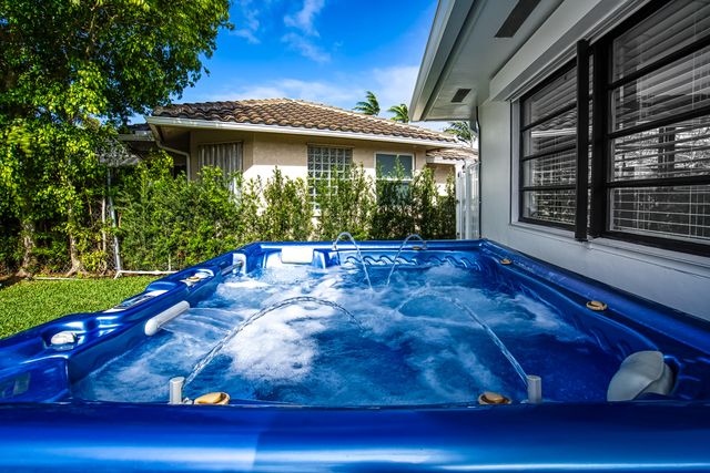 1250 SE 10TH Street, Deerfield Beach, FL 33441