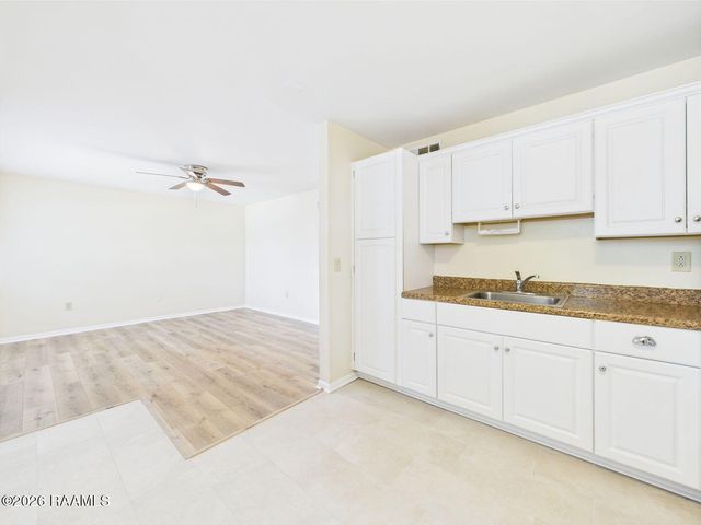 201 S South College Road 212, Lafayette, LA 70503