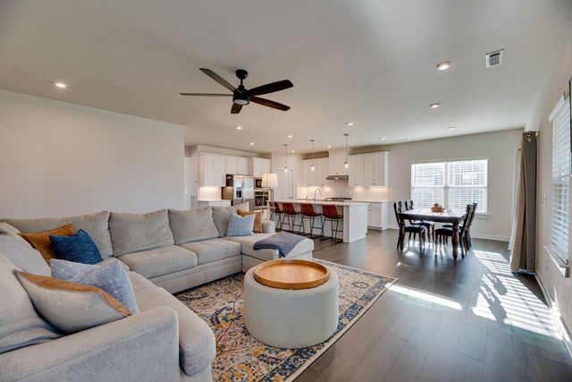 7001 Evinston Dr, Spring Hill, TN 37174
