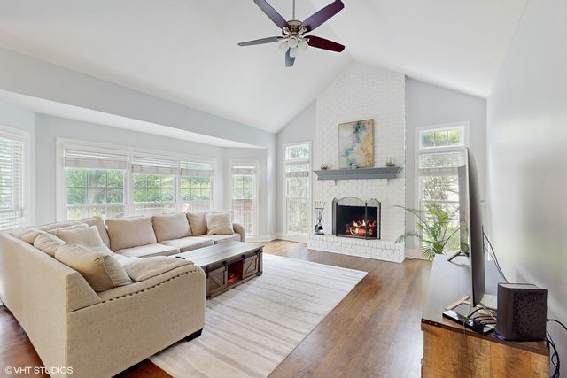 3432 Redwing Drive, Naperville, IL 60564