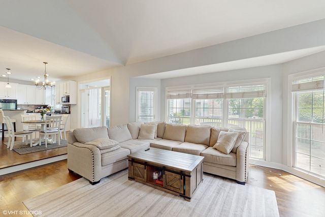 3432 Redwing Drive, Naperville, IL 60564