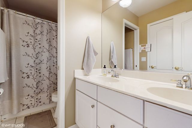 3432 Redwing Drive, Naperville, IL 60564