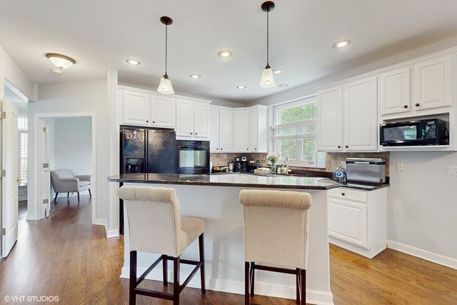 3432 Redwing Drive, Naperville, IL 60564