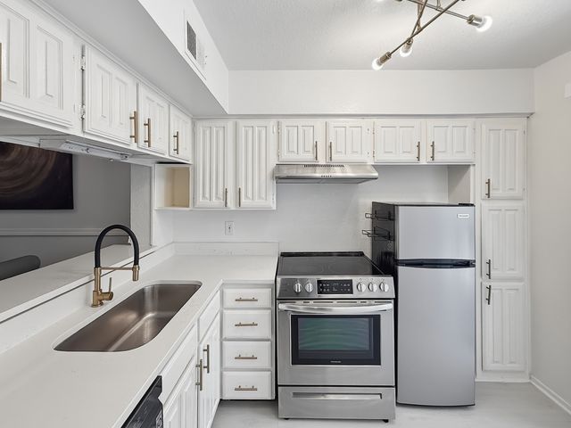 336 Melrose Drive 8A, Richardson, TX 75080