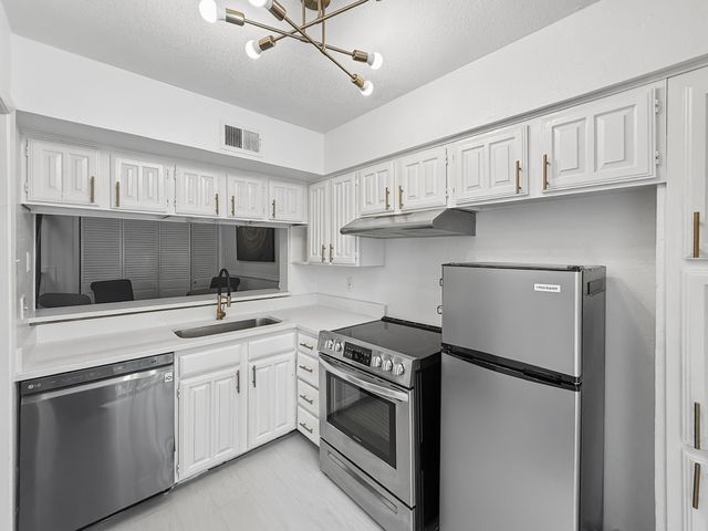 336 Melrose Drive 8A, Richardson, TX 75080