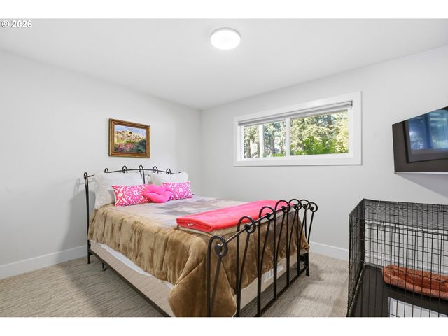 5840 Sw BURMA Rd, Lake Oswego, OR 97035