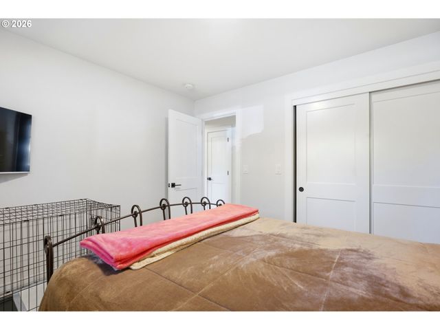 5840 Sw BURMA Rd, Lake Oswego, OR 97035