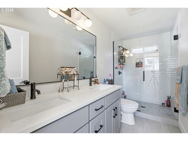 5840 Sw BURMA Rd, Lake Oswego, OR 97035