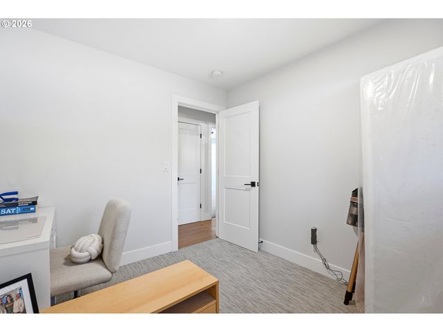 5840 Sw BURMA Rd, Lake Oswego, OR 97035