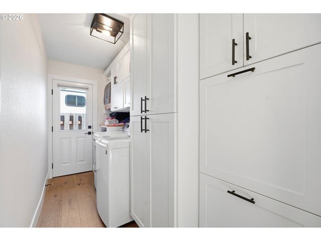 5840 Sw BURMA Rd, Lake Oswego, OR 97035