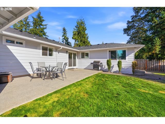 5840 Sw BURMA Rd, Lake Oswego, OR 97035