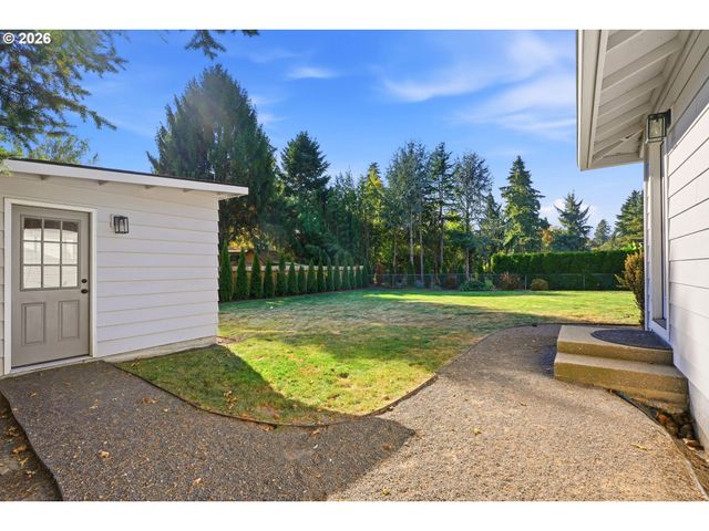 5840 Sw BURMA Rd, Lake Oswego, OR 97035
