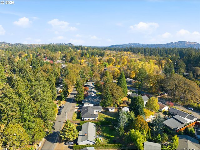 5840 Sw BURMA Rd, Lake Oswego, OR 97035