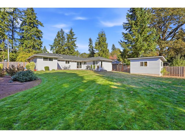 5840 Sw BURMA Rd, Lake Oswego, OR 97035