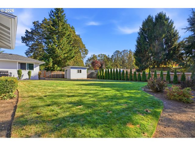 5840 Sw BURMA Rd, Lake Oswego, OR 97035