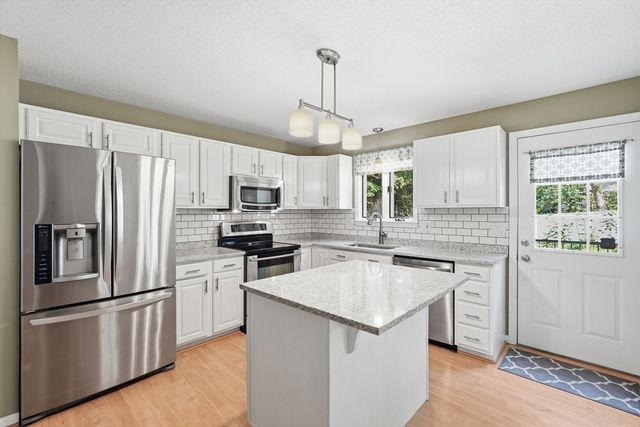 27 Judy Ln, East Longmeadow, MA 01028