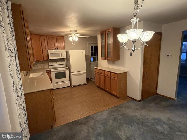 902 KINER AVE, Lebanon, PA 17042