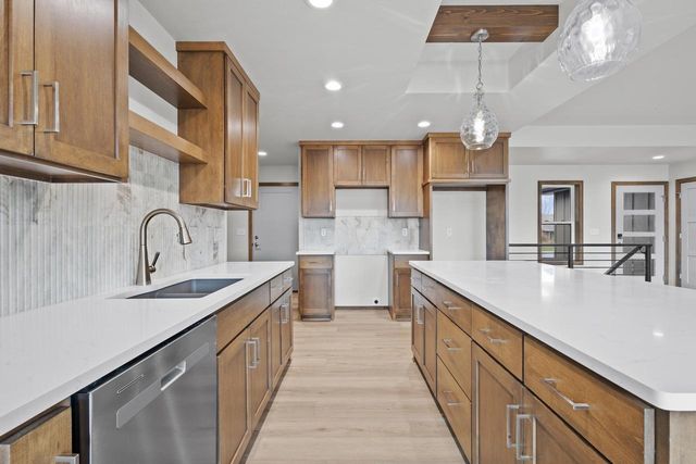 2998 CREEKWOOD DRIVE, Green Bay, WI 54311