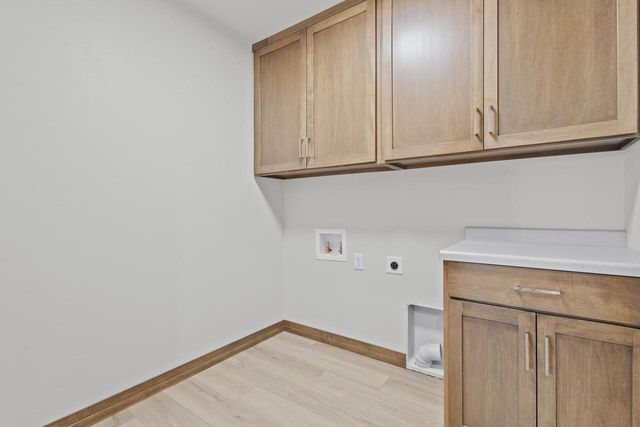 2998 CREEKWOOD DRIVE, Green Bay, WI 54311