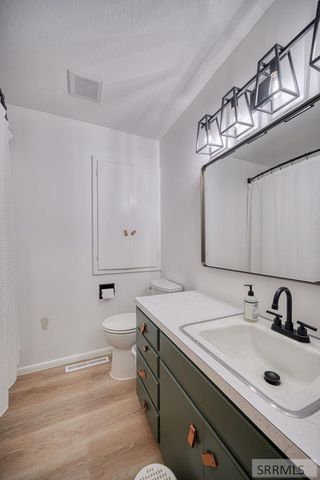 275 E 4th S, Rexburg, ID 83440