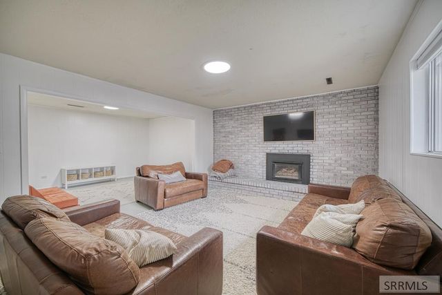 275 E 4th S, Rexburg, ID 83440