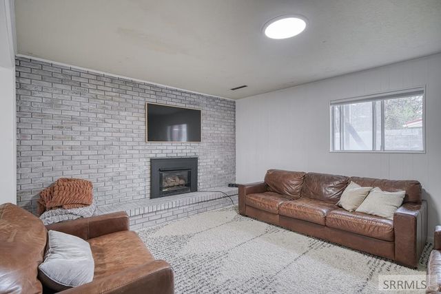 275 E 4th S, Rexburg, ID 83440
