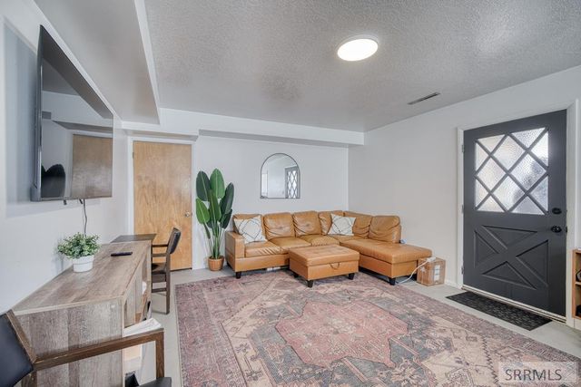 275 E 4th S, Rexburg, ID 83440