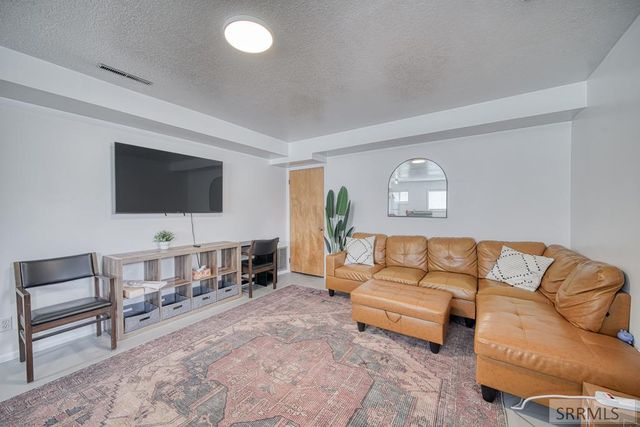 275 E 4th S, Rexburg, ID 83440