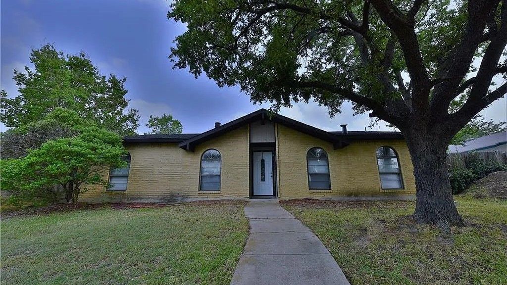 1904 Haymeadow, Carrollton, TX 75007