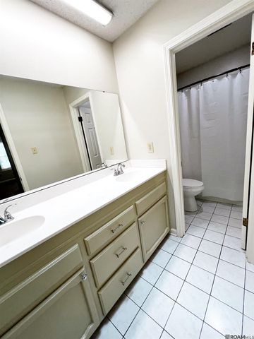 1741 Twisted Oak Ln, Baton Rouge, LA 70810