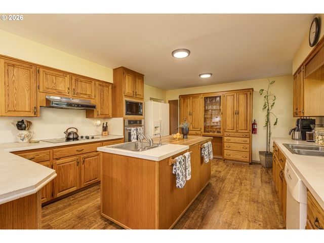 492 N LARCH Ave, Stayton, OR 97383