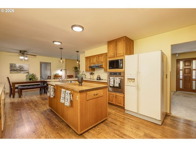 492 N LARCH Ave, Stayton, OR 97383