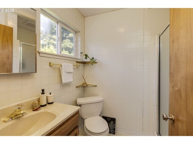 492 N LARCH Ave, Stayton, OR 97383