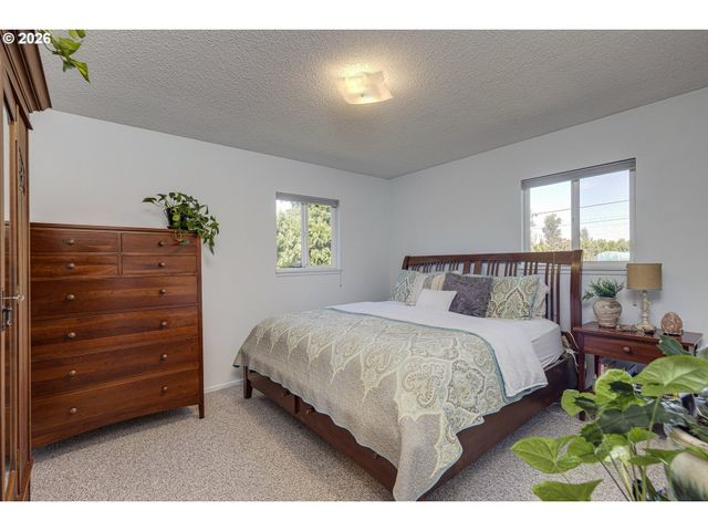 492 N LARCH Ave, Stayton, OR 97383