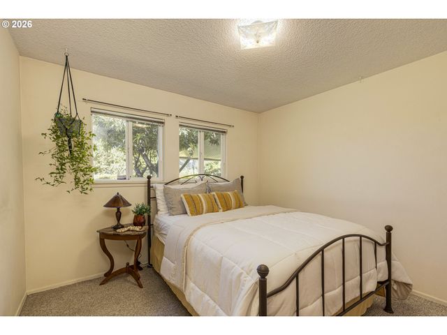 492 N LARCH Ave, Stayton, OR 97383