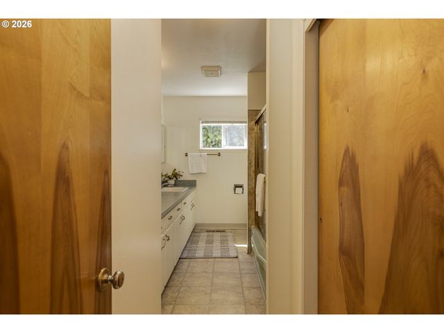 492 N LARCH Ave, Stayton, OR 97383